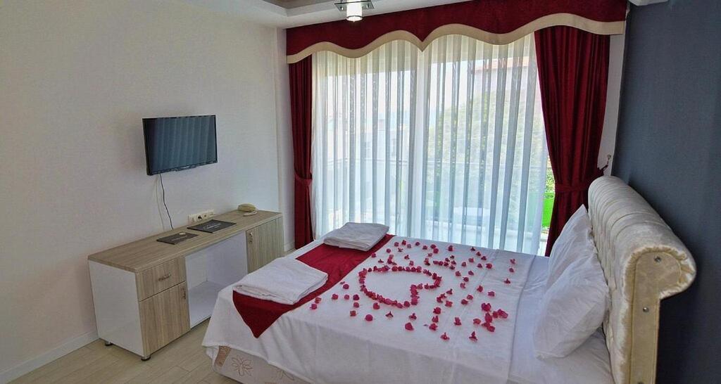 Airport Guelluek Otel Milas エクステリア 写真